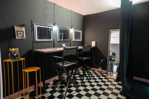 Make-up room