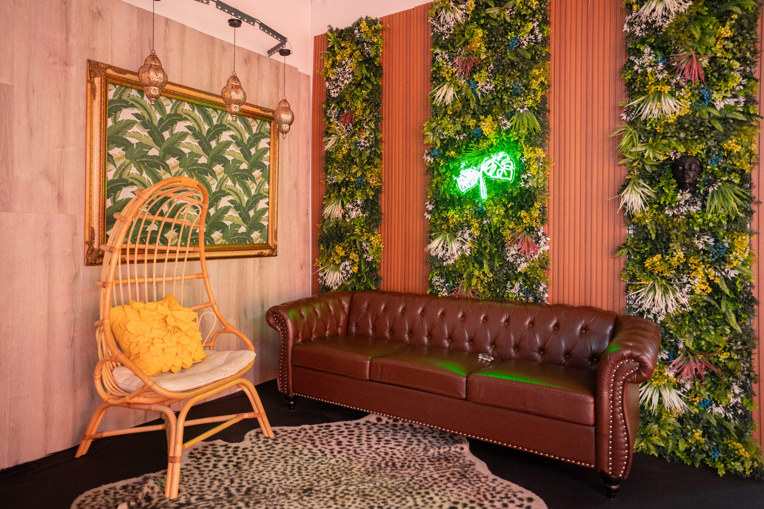 Tropical living room lounge set
